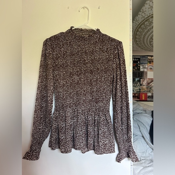 Tops - small brown and white flawless long sleeve!